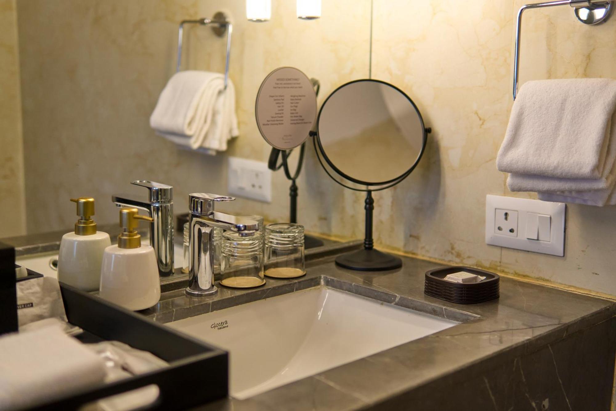 Shulem Boutique Hotel Dimāpur Kültér fotó
